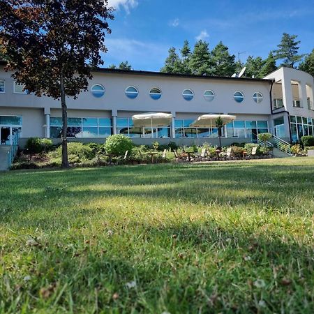 Hotel Mikorzyn Ślesin Екстериор снимка