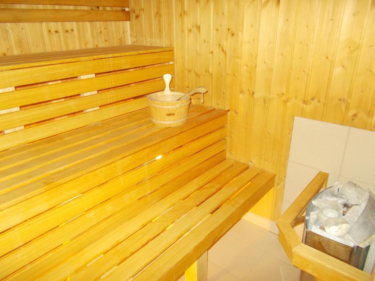 Hotel Mikorzyn Ślesin Екстериор снимка