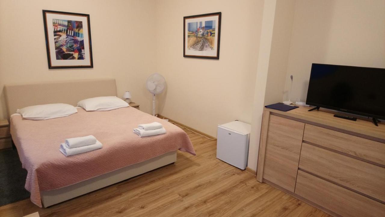Hotel Mikorzyn Ślesin Екстериор снимка
