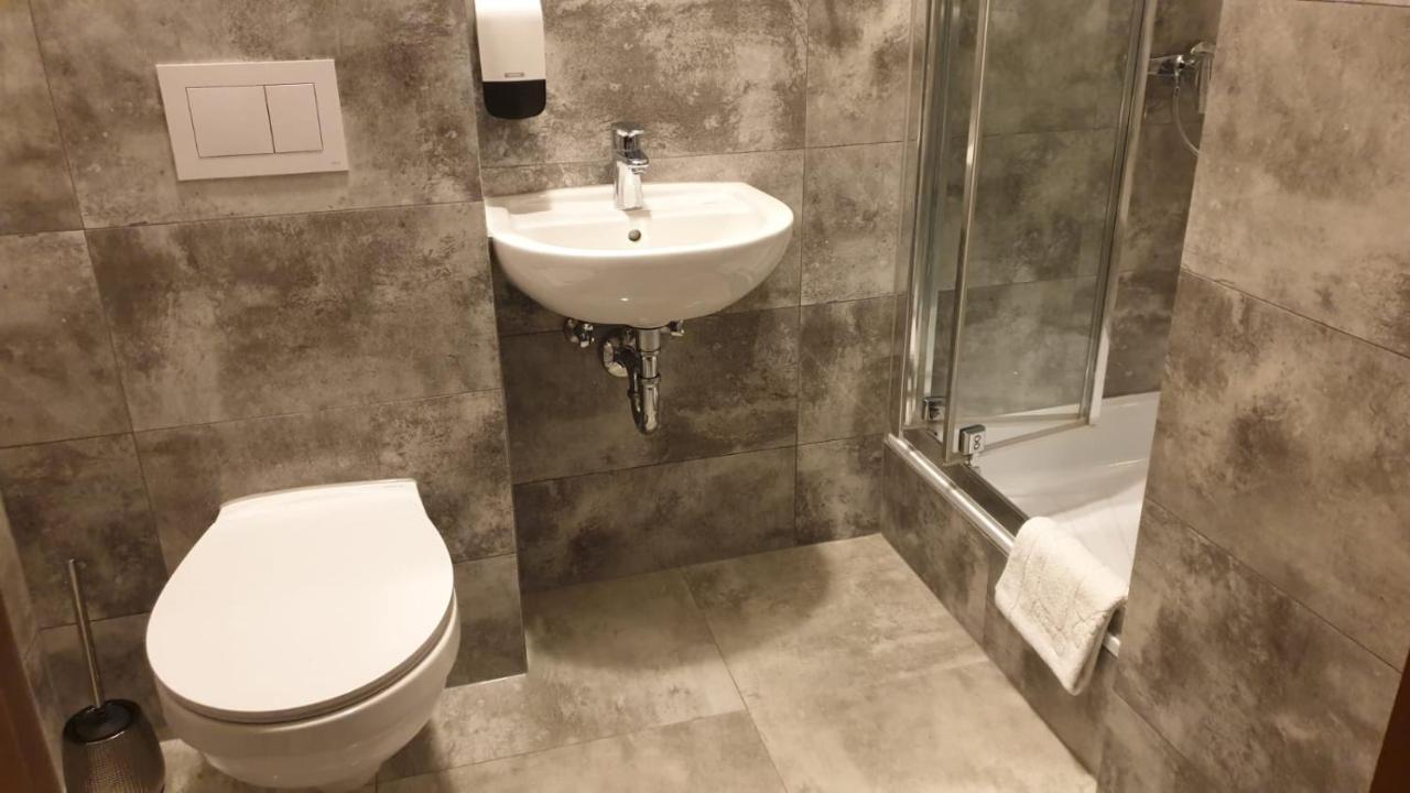 Hotel Mikorzyn Ślesin Екстериор снимка