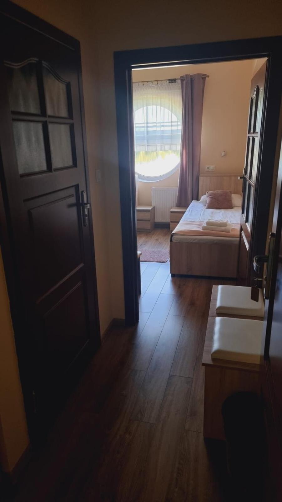 Hotel Mikorzyn Ślesin Екстериор снимка
