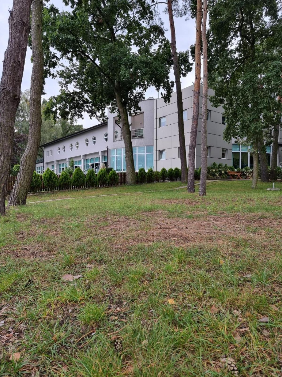 Hotel Mikorzyn Ślesin Екстериор снимка