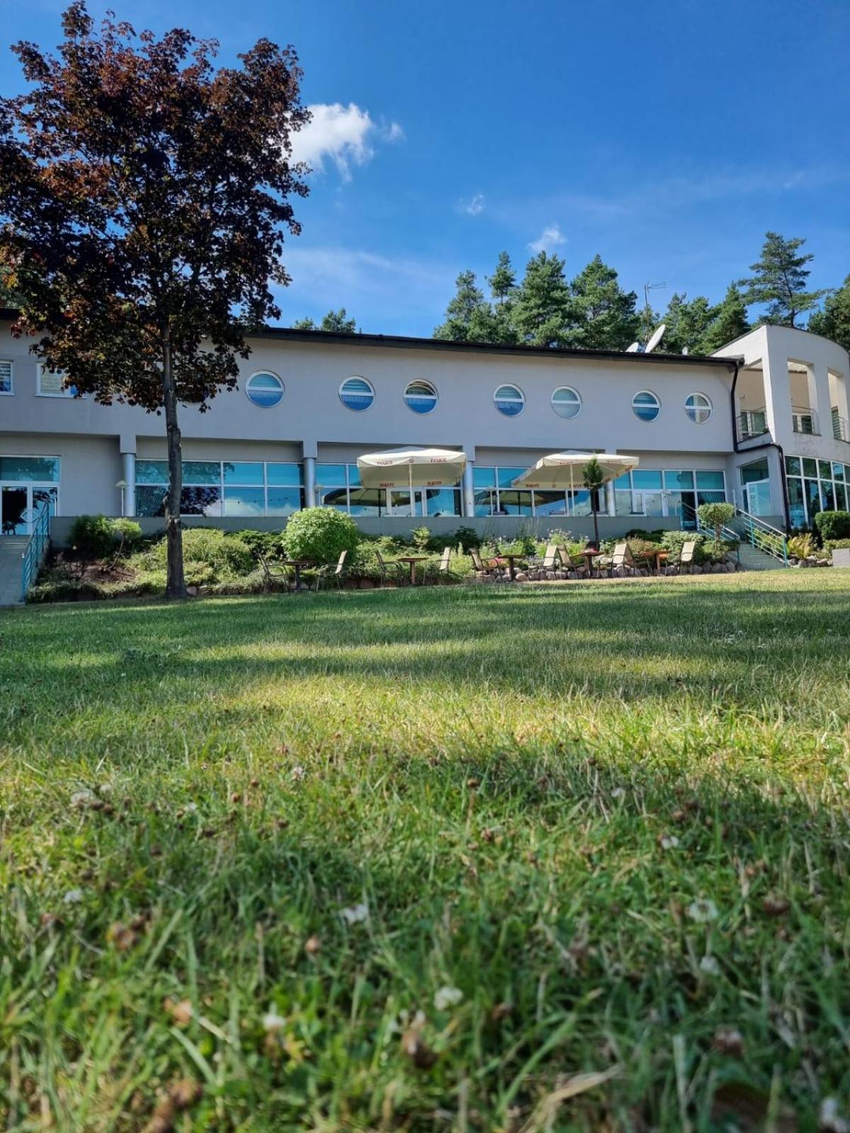 Hotel Mikorzyn Ślesin Екстериор снимка