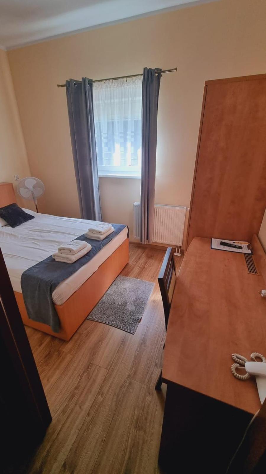 Hotel Mikorzyn Ślesin Екстериор снимка