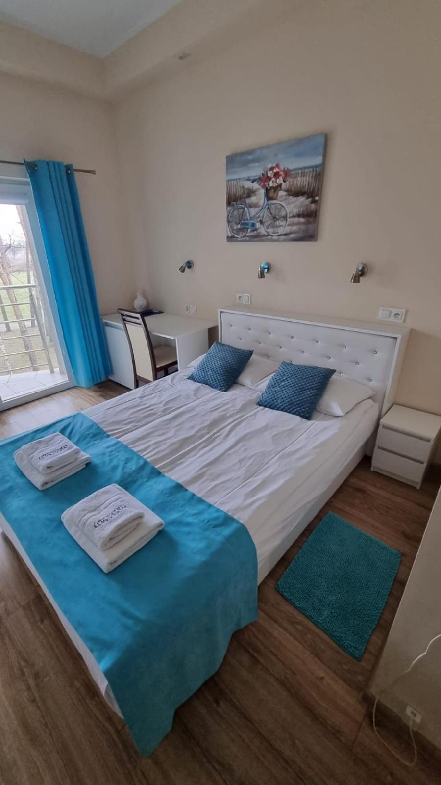 Hotel Mikorzyn Ślesin Екстериор снимка