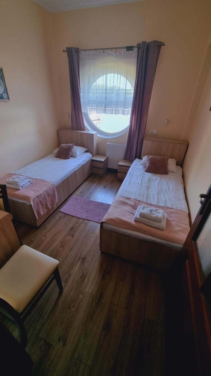 Hotel Mikorzyn Ślesin Екстериор снимка