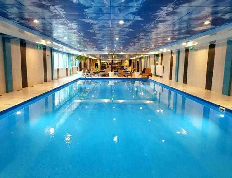 Hotel Mikorzyn Ślesin Екстериор снимка